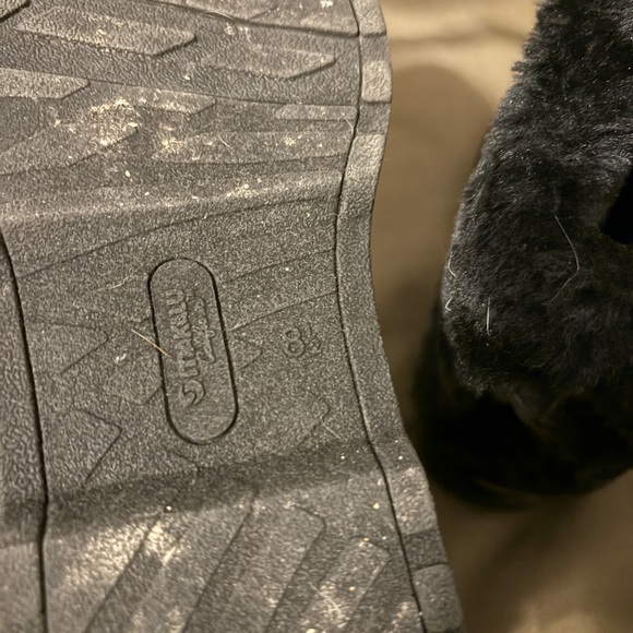 Black faux fur and suede faux laced back boots - Picture 8 of 8